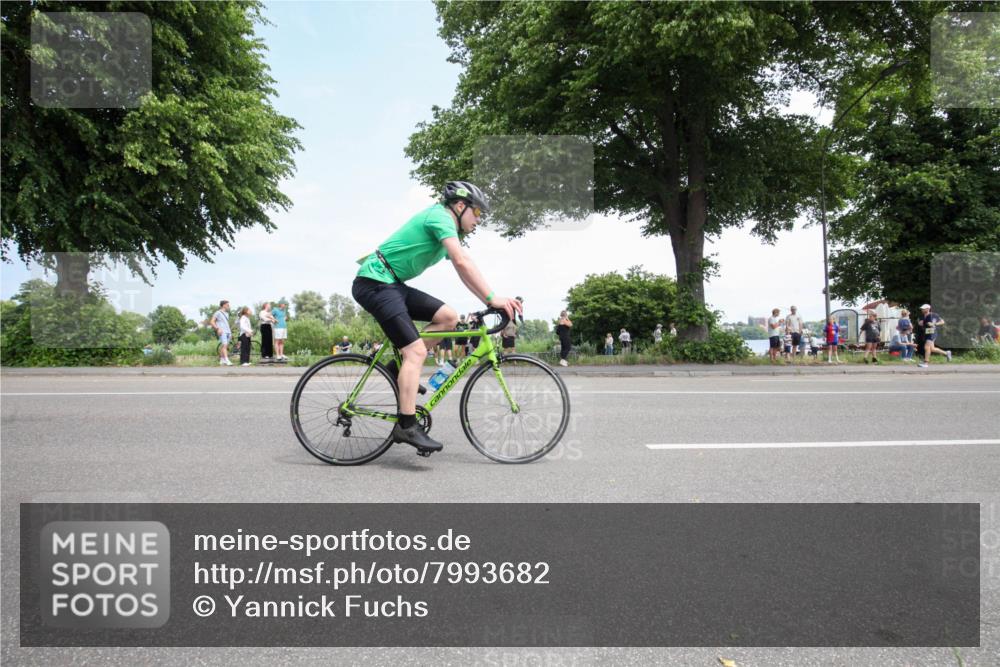 15.06.2025 - 7 Türme Triathlon Yannick Fuchs http://msf.ph/oto/7993682 15.06.2025 13:32:31 Radfahren 367, 515, 727 meine-sportfotos.de