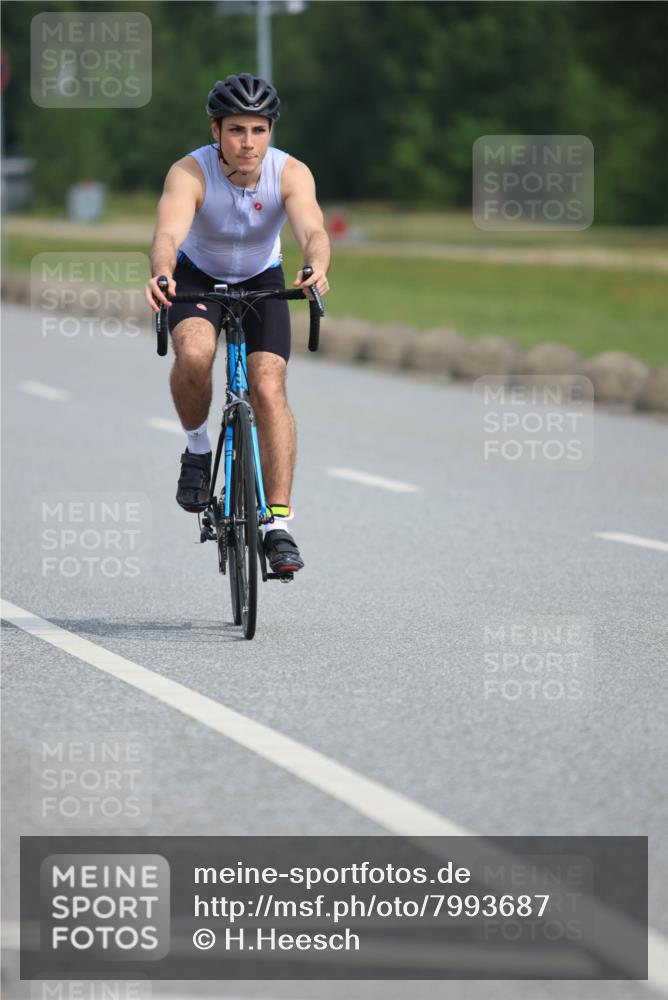 15.06.2025 - 27. Vierlanden-Triathlon H.Heesch http://msf.ph/oto/7993687 15.06.2025 10:26:35 Radfahren 19, 208, 220, 380, 445, 526, 571 meine-sportfotos.de
