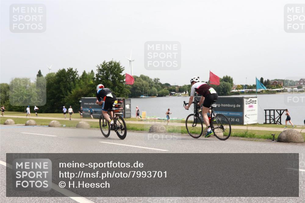 21.06.2025 - 27. Vierlanden-Triathlon H.Heesch http://msf.ph/oto/7993701 15.06.2025 11:17:21 Radfahren 782 meine-sportfotos.de