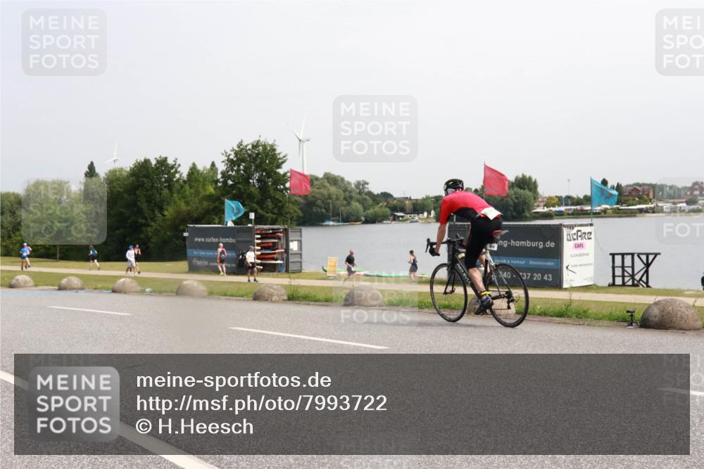21.06.2025 - 27. Vierlanden-Triathlon H.Heesch http://msf.ph/oto/7993722 15.06.2025 11:17:26 Radfahren 672, 782, 847 meine-sportfotos.de