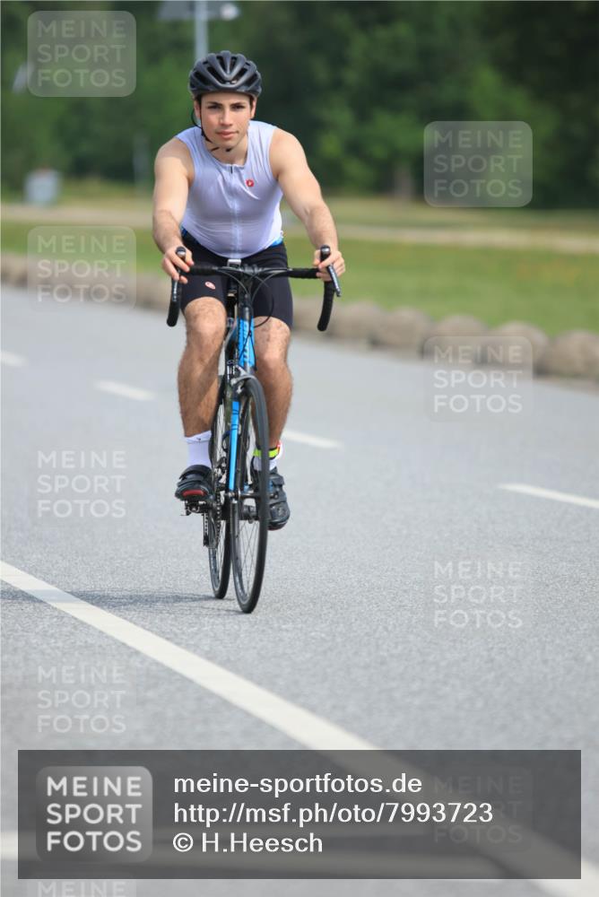 15.06.2025 - 27. Vierlanden-Triathlon H.Heesch http://msf.ph/oto/7993723 15.06.2025 10:26:35 Radfahren 19, 208, 220, 380, 445, 526, 571 meine-sportfotos.de