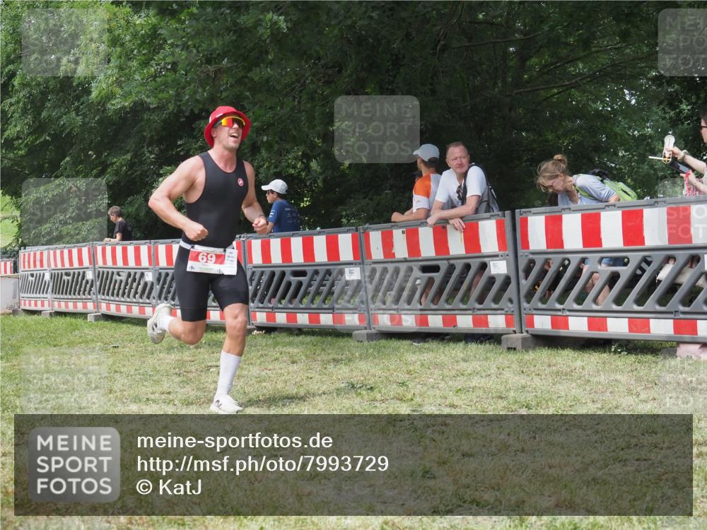 21.06.2025 - 27. Vierlanden-Triathlon KatJ http://msf.ph/oto/7993729 15.06.2025 12:35:13 Ziel 69 meine-sportfotos.de