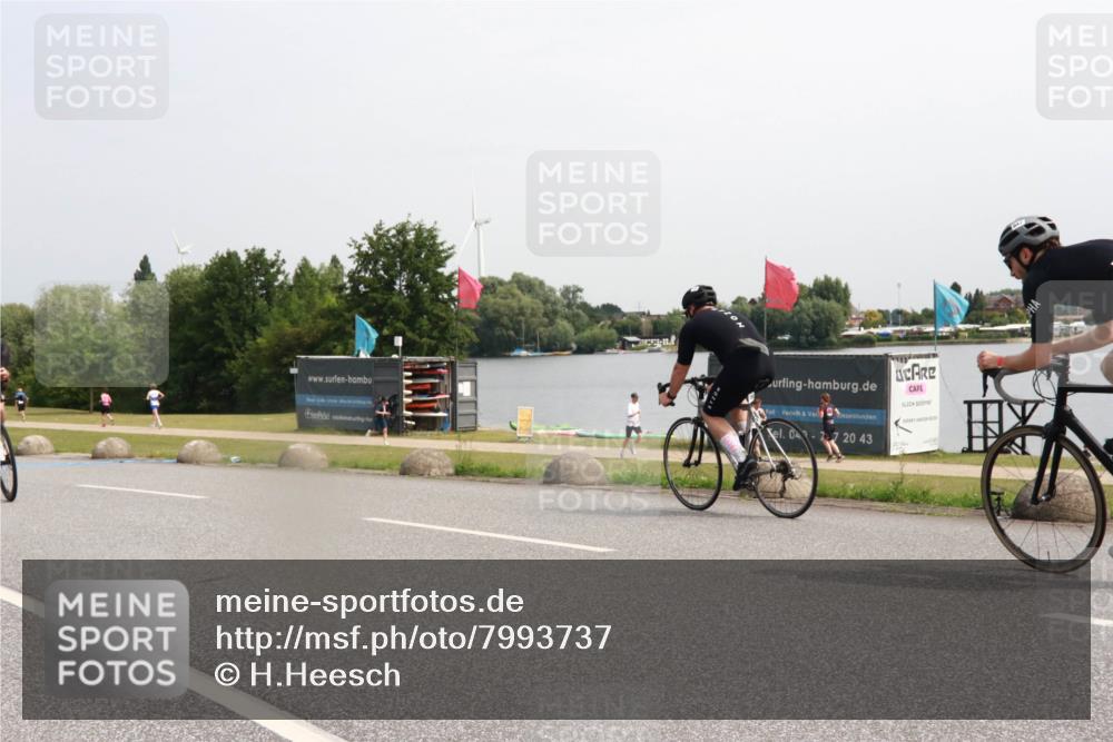 21.06.2025 - 27. Vierlanden-Triathlon H.Heesch http://msf.ph/oto/7993737 15.06.2025 11:17:47 Radfahren 13, 148, 153 meine-sportfotos.de