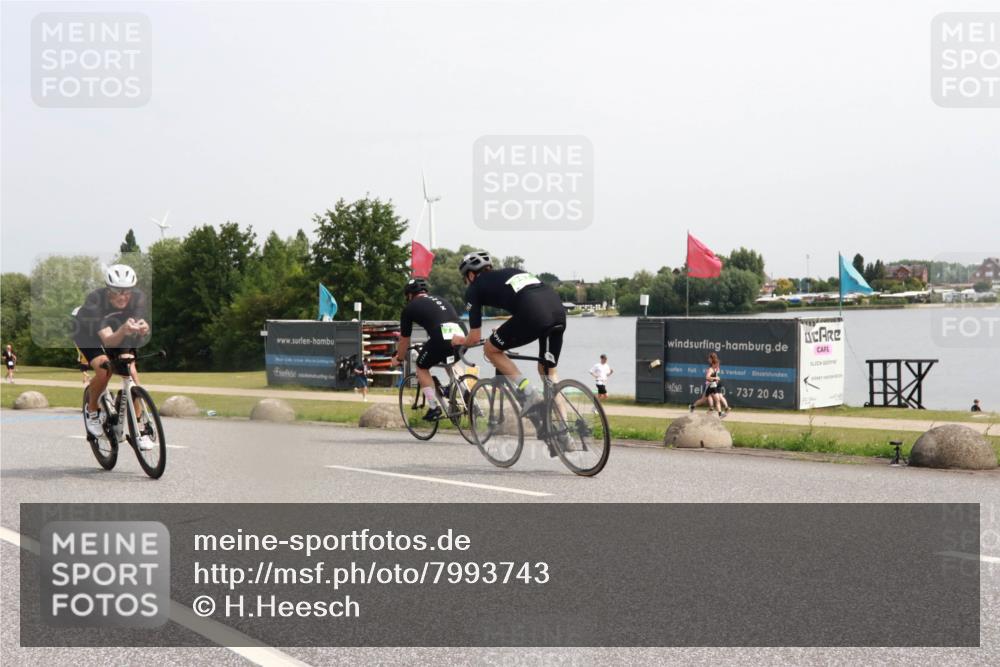 21.06.2025 - 27. Vierlanden-Triathlon H.Heesch http://msf.ph/oto/7993743 15.06.2025 11:17:48 Radfahren 13, 148, 153, 720, 947 meine-sportfotos.de