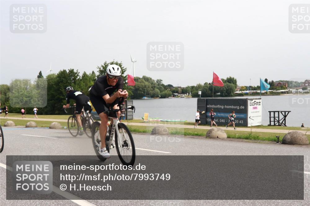 21.06.2025 - 27. Vierlanden-Triathlon H.Heesch http://msf.ph/oto/7993749 15.06.2025 11:17:48 Radfahren 13, 148, 153, 720, 947 meine-sportfotos.de