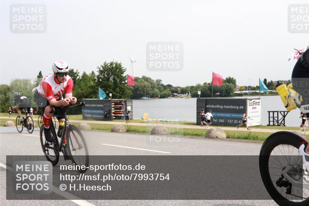 21.06.2025 - 27. Vierlanden-Triathlon H.Heesch http://msf.ph/oto/7993754 15.06.2025 11:17:49 Radfahren 148, 153, 720, 947 meine-sportfotos.de