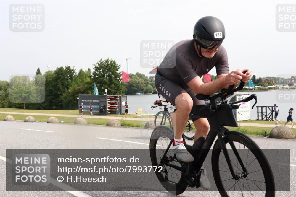 21.06.2025 - 27. Vierlanden-Triathlon H.Heesch http://msf.ph/oto/7993772 15.06.2025 11:17:55 Radfahren 7, 148, 154, 199, 720, 830, 947 meine-sportfotos.de