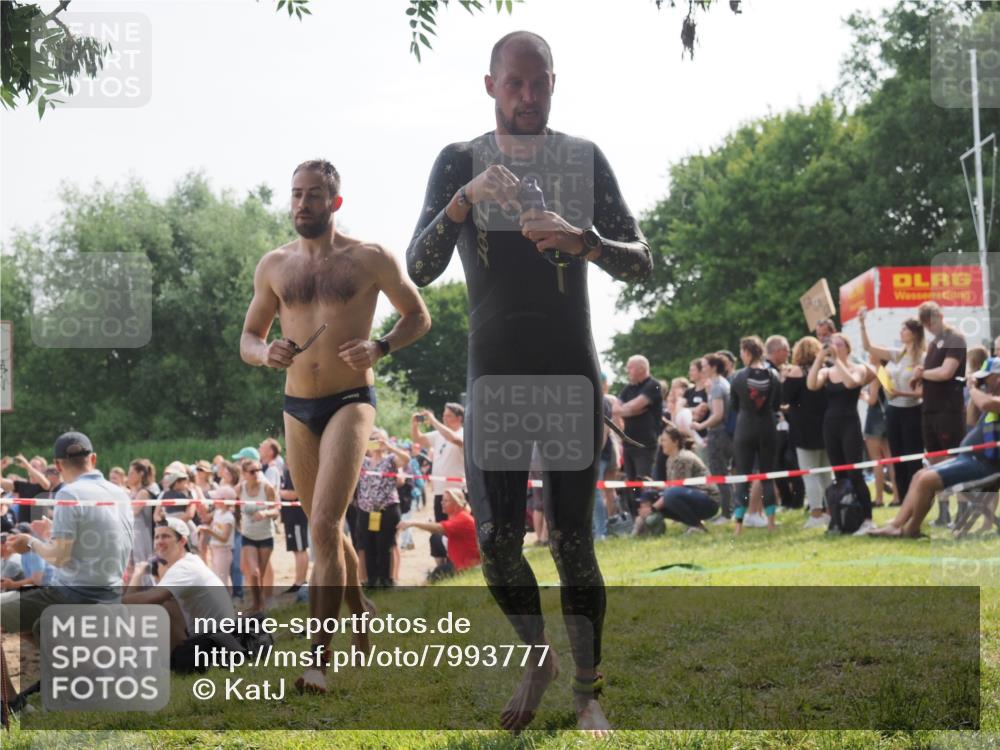 15.06.2025 - 27. Vierlanden-Triathlon KatJ http://msf.ph/oto/7993777 15.06.2025 09:54:29 Schwimmen 253, 255, 261, 318, 337, 342, 354 meine-sportfotos.de