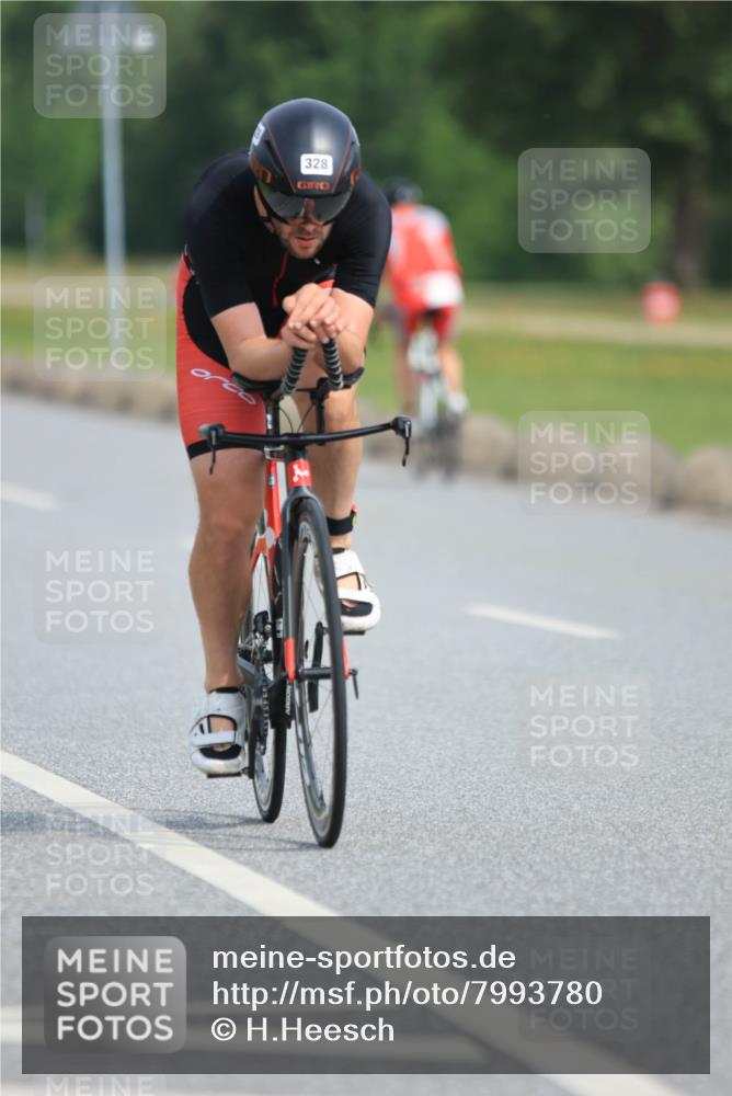 15.06.2025 - 27. Vierlanden-Triathlon H.Heesch http://msf.ph/oto/7993780 15.06.2025 10:26:51 Radfahren 328, 479, 537, 547, 562, 575, 588 meine-sportfotos.de