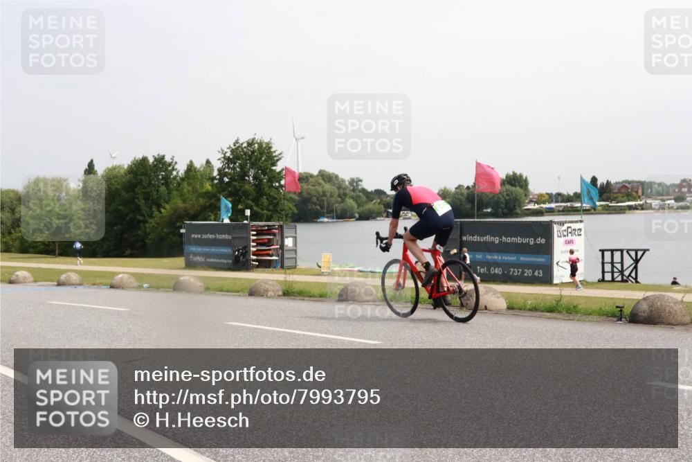 21.06.2025 - 27. Vierlanden-Triathlon H.Heesch http://msf.ph/oto/7993795 15.06.2025 11:18:08 Radfahren 799, 845 meine-sportfotos.de
