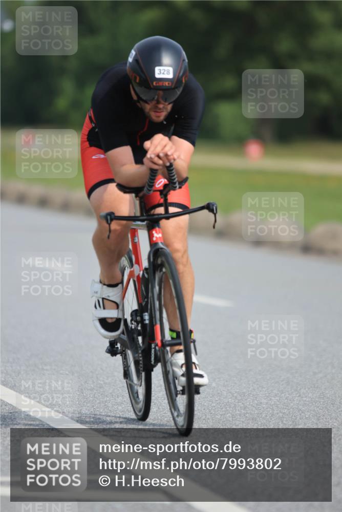 15.06.2025 - 27. Vierlanden-Triathlon H.Heesch http://msf.ph/oto/7993802 15.06.2025 10:26:51 Radfahren 328, 479, 537, 547, 562, 575, 588 meine-sportfotos.de