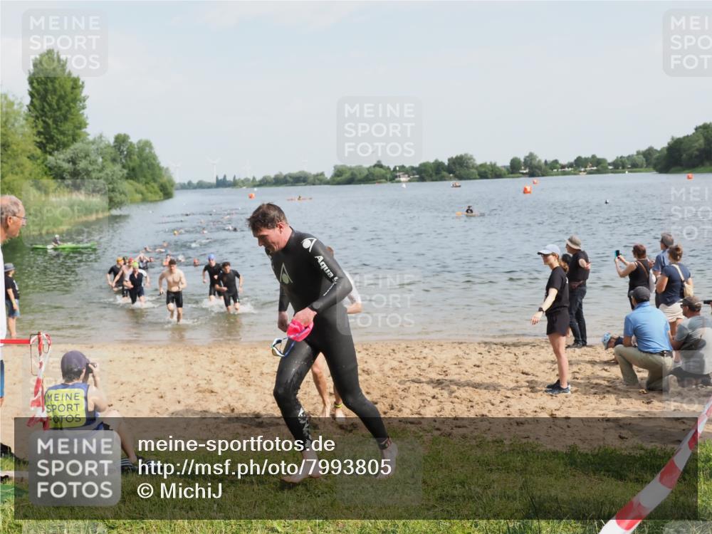 21.06.2025 - 27. Vierlanden-Triathlon MichiJ http://msf.ph/oto/7993805 15.06.2026 09:55:46 Schwimmen 273, 280, 283, 300, 303, 322, 331, 338 meine-sportfotos.de