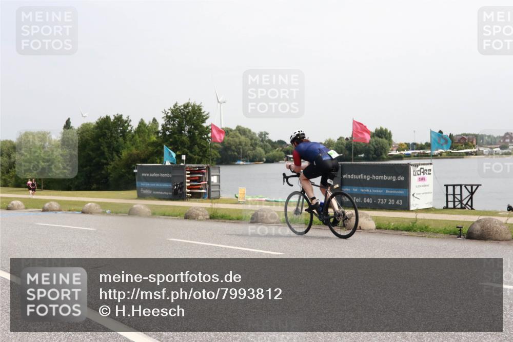 21.06.2025 - 27. Vierlanden-Triathlon H.Heesch http://msf.ph/oto/7993812 15.06.2025 11:18:24 Radfahren 750, 816 meine-sportfotos.de