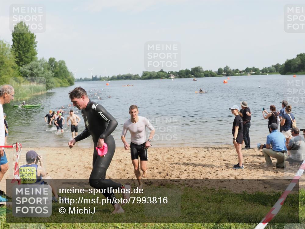 21.06.2025 - 27. Vierlanden-Triathlon MichiJ http://msf.ph/oto/7993816 15.06.2026 09:55:46 Schwimmen 273, 280, 283, 300, 303, 322, 331, 338 meine-sportfotos.de