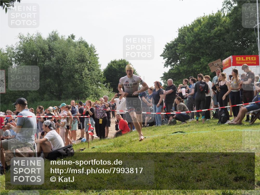 15.06.2025 - 27. Vierlanden-Triathlon KatJ http://msf.ph/oto/7993817 15.06.2025 09:54:32 Schwimmen 253, 255, 261, 318, 342, 354 meine-sportfotos.de