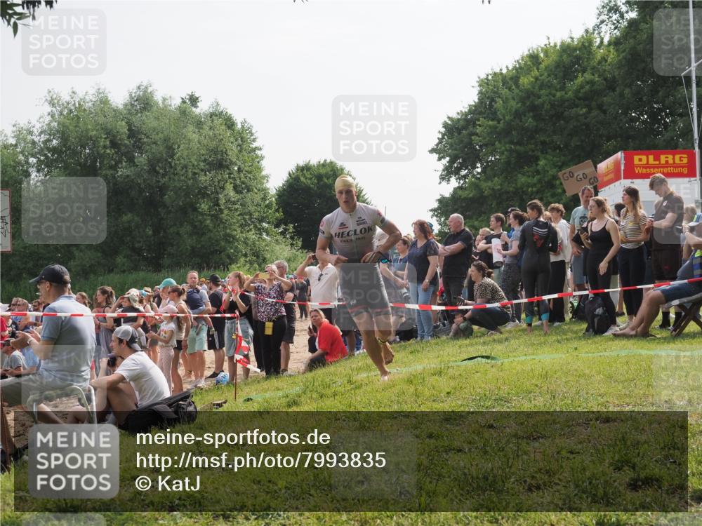 15.06.2025 - 27. Vierlanden-Triathlon KatJ http://msf.ph/oto/7993835 15.06.2025 09:54:32 Schwimmen 253, 255, 261, 318, 342, 354 meine-sportfotos.de