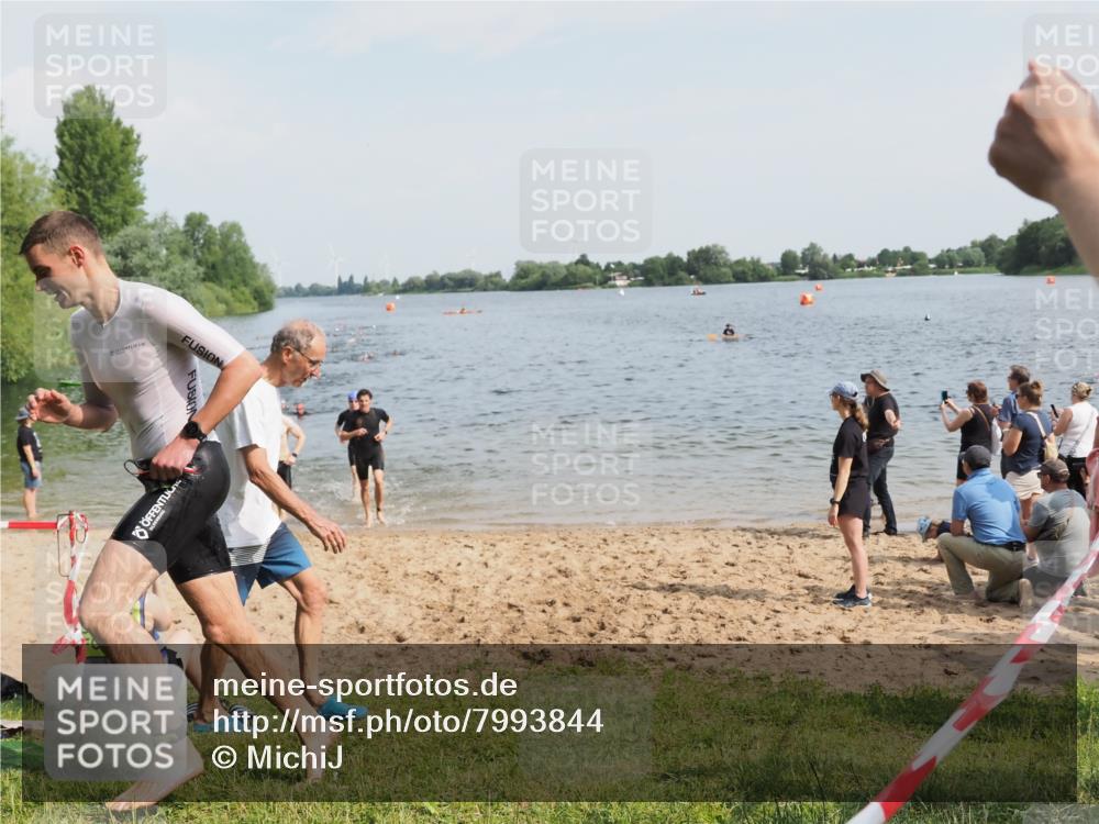 21.06.2025 - 27. Vierlanden-Triathlon MichiJ http://msf.ph/oto/7993844 15.06.2026 09:55:48 Schwimmen 273, 280, 283, 300, 303, 308, 322, 331, 338 meine-sportfotos.de
