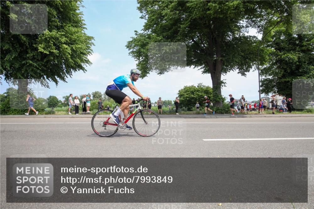 15.06.2025 - 7 Türme Triathlon Yannick Fuchs http://msf.ph/oto/7993849 15.06.2025 13:32:58 Radfahren 252, 361, 598, 717, 739, 927, 1069, 1102, 1187 meine-sportfotos.de