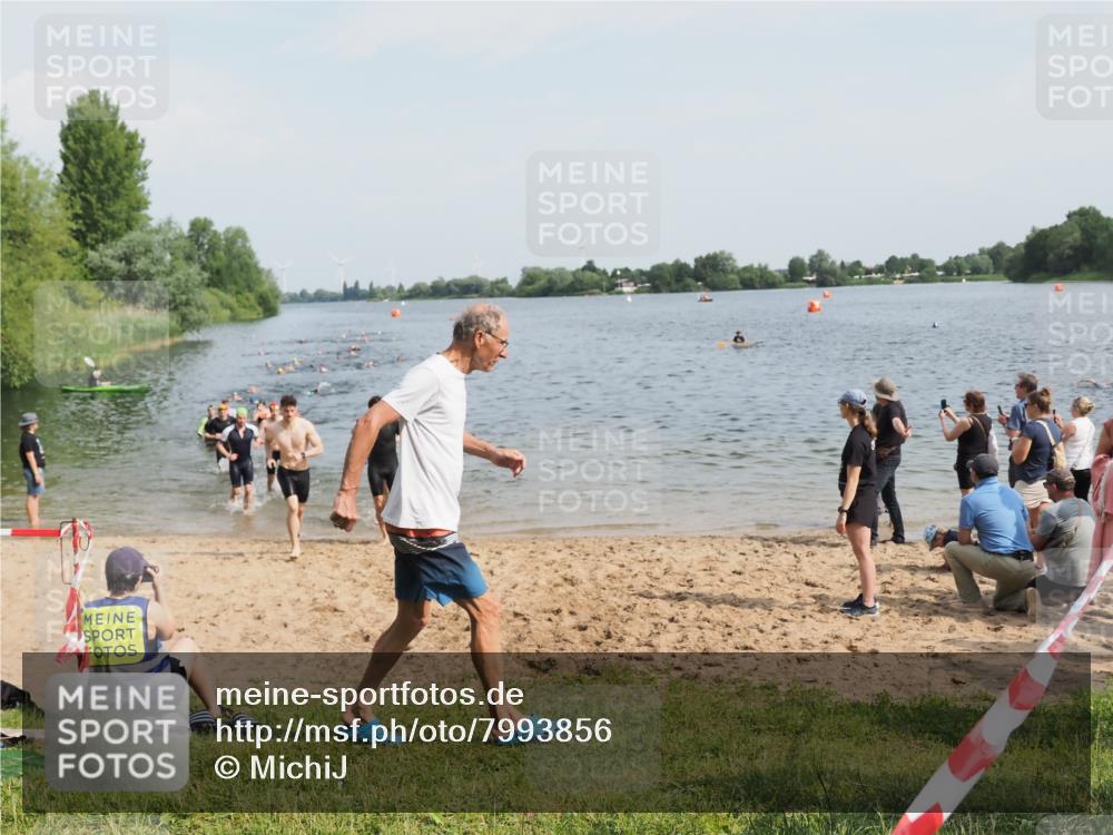 21.06.2025 - 27. Vierlanden-Triathlon MichiJ http://msf.ph/oto/7993856 15.06.2026 09:55:49 Schwimmen 273, 280, 283, 300, 303, 308, 322, 331, 338 meine-sportfotos.de