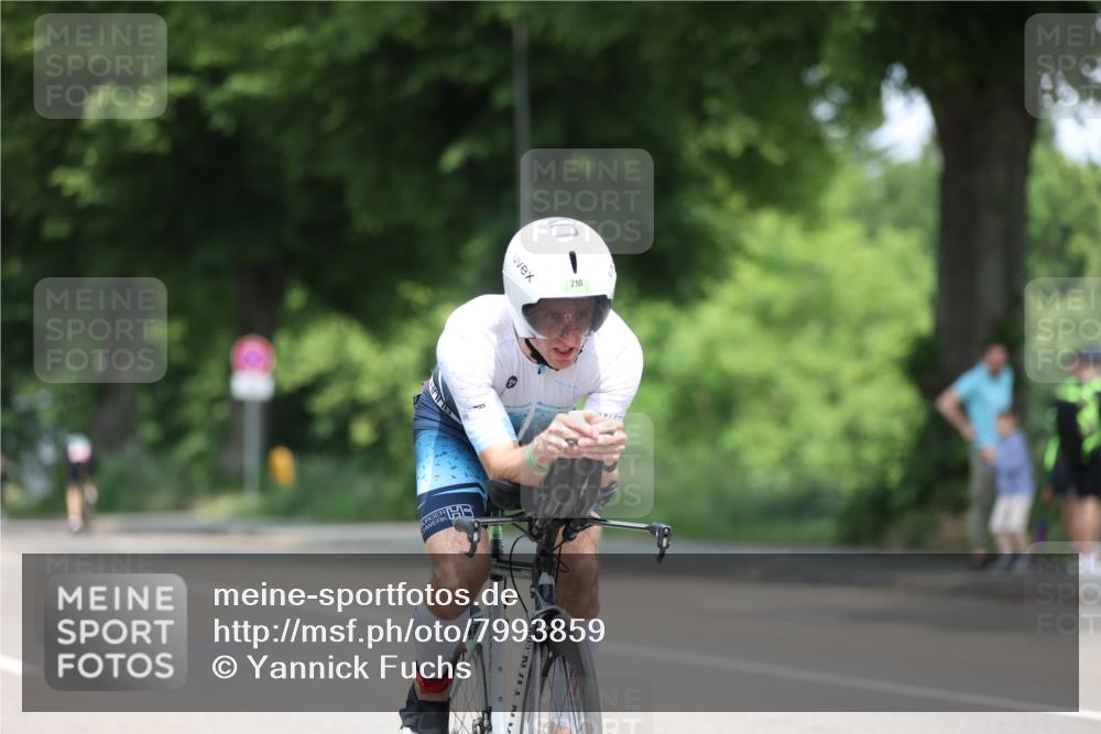 15.06.2025 - 7 Türme Triathlon Yannick Fuchs http://msf.ph/oto/7993859 15.06.2025 12:08:01 Radfahren 210, 295 meine-sportfotos.de