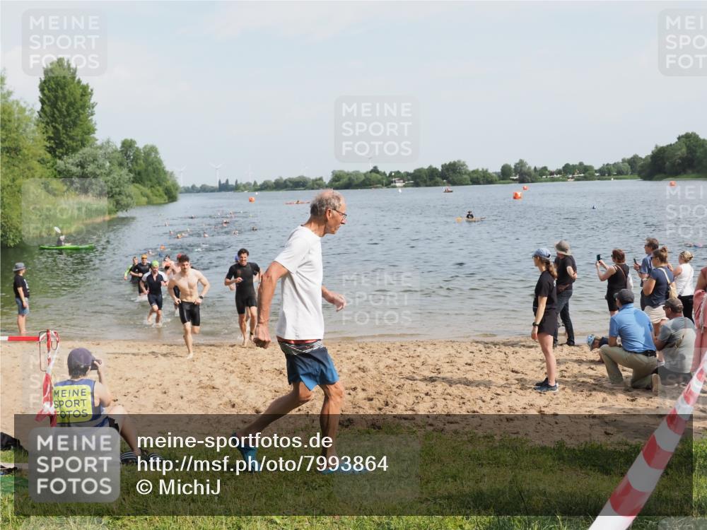 21.06.2025 - 27. Vierlanden-Triathlon MichiJ http://msf.ph/oto/7993864 15.06.2026 09:55:49 Schwimmen 273, 280, 283, 300, 303, 308, 322, 331, 338 meine-sportfotos.de
