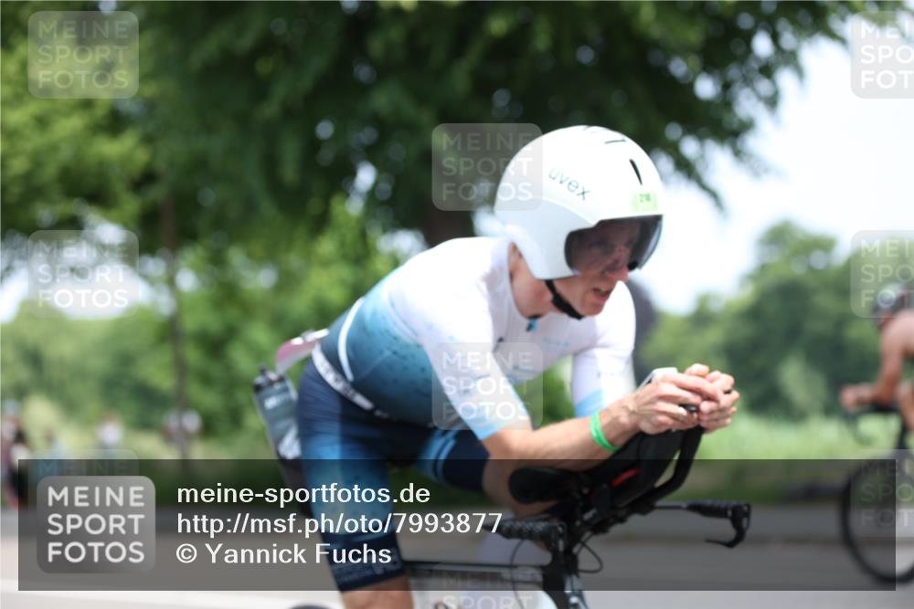 15.06.2025 - 7 Türme Triathlon Yannick Fuchs http://msf.ph/oto/7993877 15.06.2025 12:08:01 Radfahren 210, 295 meine-sportfotos.de