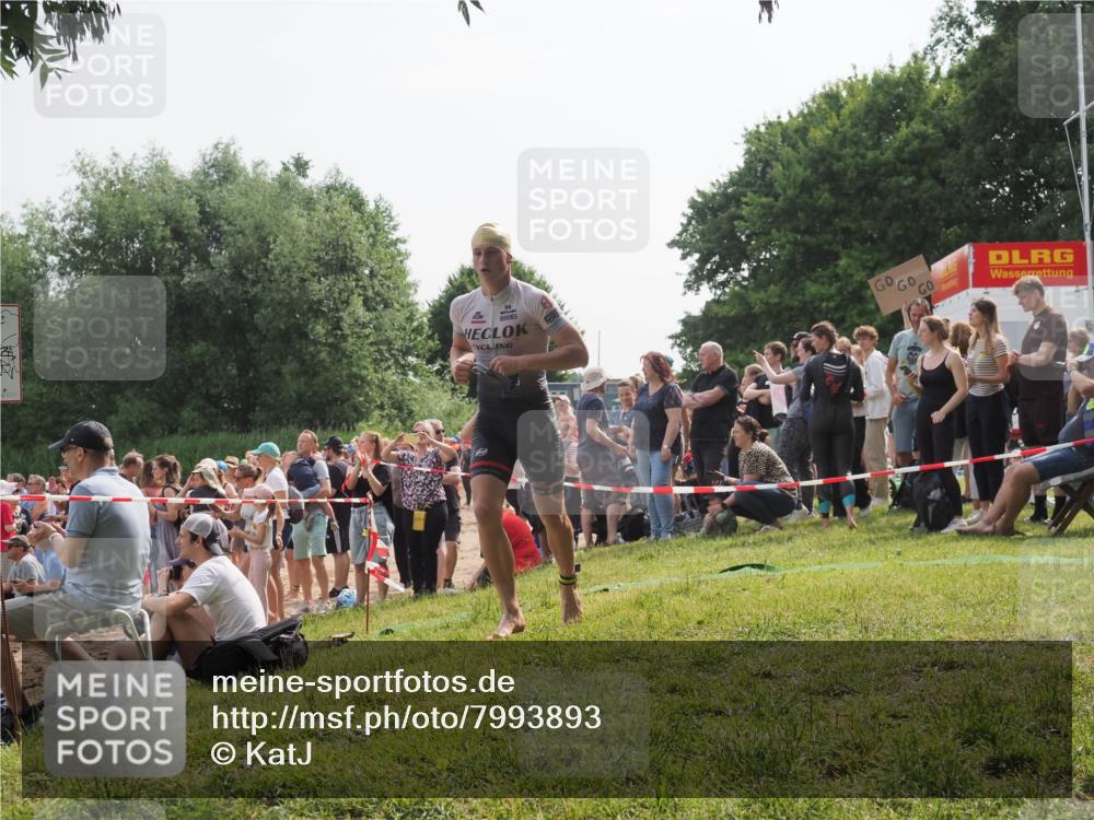 15.06.2025 - 27. Vierlanden-Triathlon KatJ http://msf.ph/oto/7993893 15.06.2025 09:54:32 Schwimmen 253, 255, 261, 318, 342, 354 meine-sportfotos.de