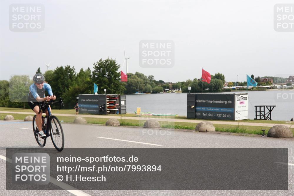 21.06.2025 - 27. Vierlanden-Triathlon H.Heesch http://msf.ph/oto/7993894 15.06.2025 11:18:28 Radfahren 219, 750 meine-sportfotos.de