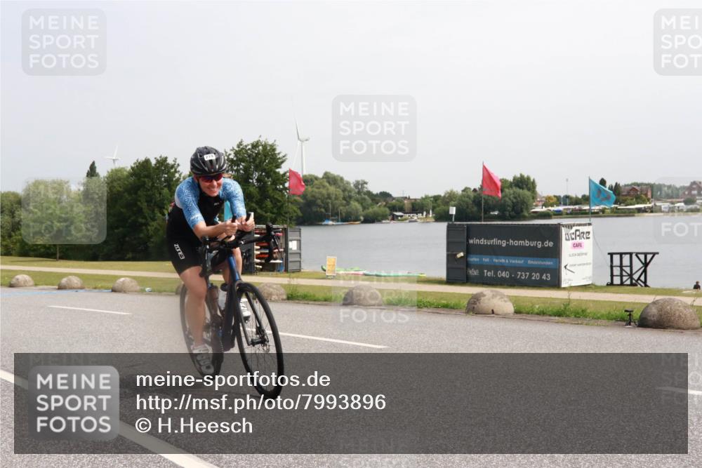 21.06.2025 - 27. Vierlanden-Triathlon H.Heesch http://msf.ph/oto/7993896 15.06.2025 11:18:28 Radfahren 219, 750 meine-sportfotos.de