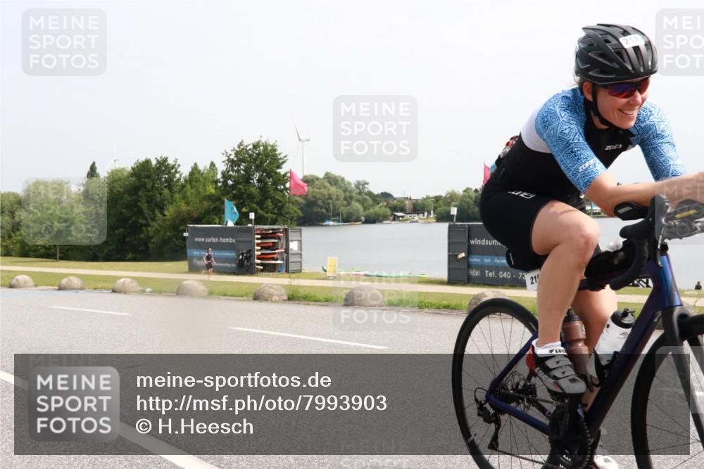 21.06.2025 - 27. Vierlanden-Triathlon H.Heesch http://msf.ph/oto/7993903 15.06.2025 11:18:29 Radfahren 219, 750 meine-sportfotos.de