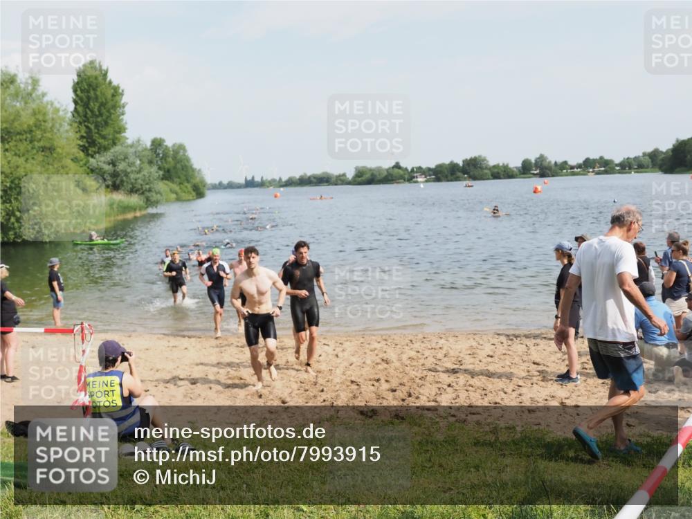 21.06.2025 - 27. Vierlanden-Triathlon MichiJ http://msf.ph/oto/7993915 15.06.2026 09:55:50 Schwimmen 273, 280, 283, 300, 303, 308, 322, 331, 338 meine-sportfotos.de