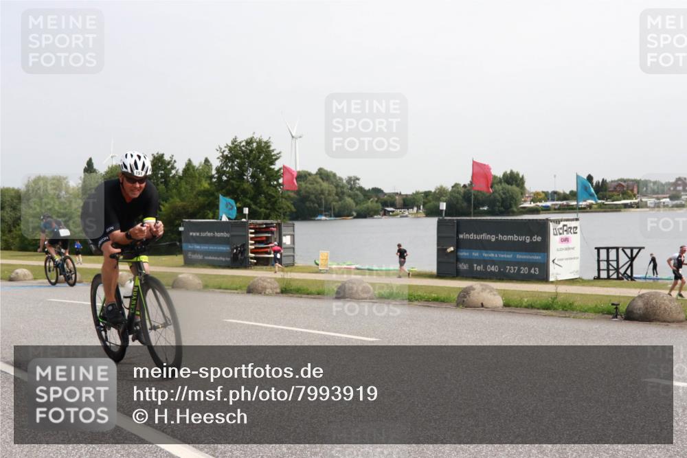 21.06.2025 - 27. Vierlanden-Triathlon H.Heesch http://msf.ph/oto/7993919 15.06.2025 11:19:19 Radfahren 151, 783 meine-sportfotos.de
