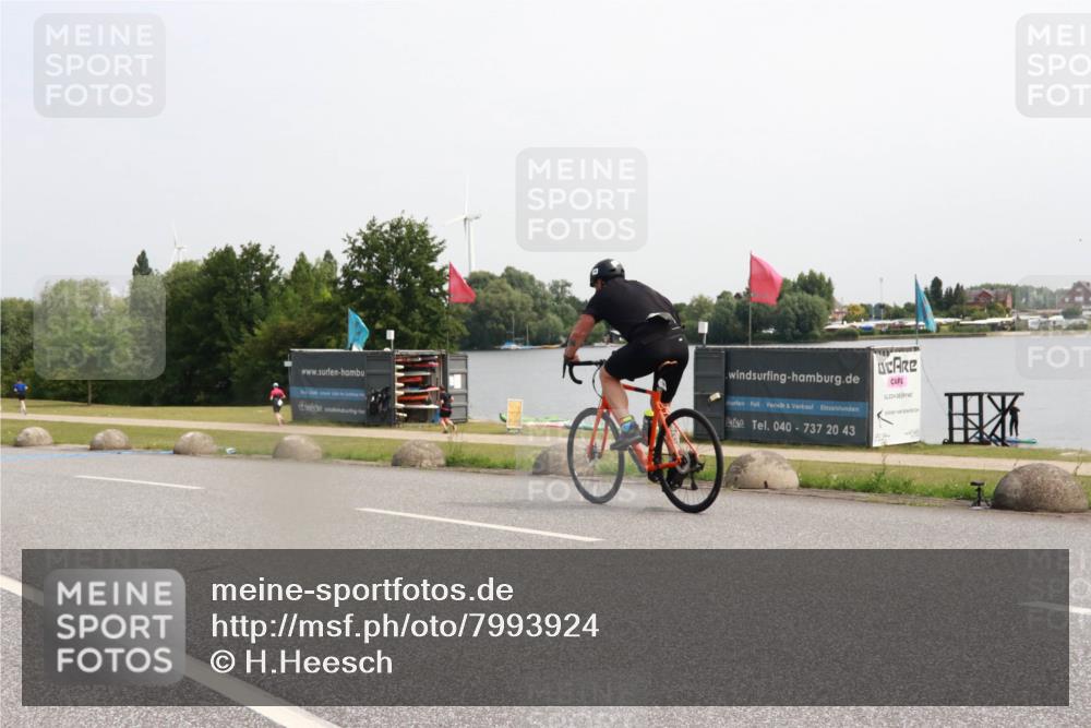 21.06.2025 - 27. Vierlanden-Triathlon H.Heesch http://msf.ph/oto/7993924 15.06.2025 11:19:22 Radfahren 151, 188, 783 meine-sportfotos.de