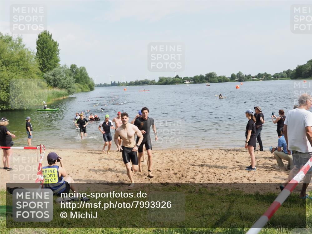 21.06.2025 - 27. Vierlanden-Triathlon MichiJ http://msf.ph/oto/7993926 15.06.2026 09:55:51 Schwimmen 280, 283, 300, 303, 308, 310, 322, 331, 338 meine-sportfotos.de