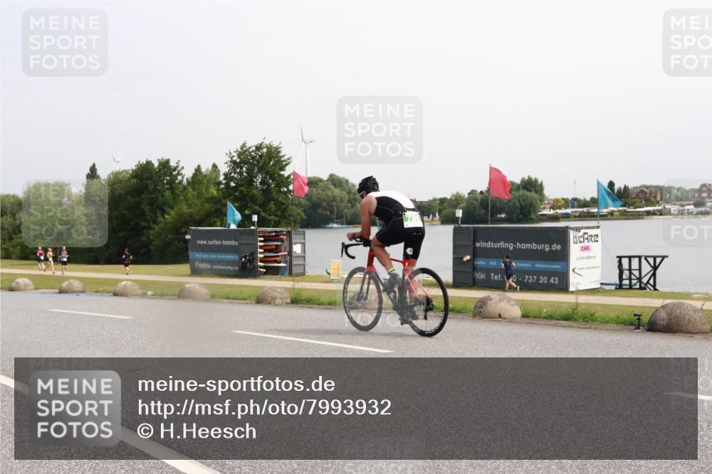21.06.2025 - 27. Vierlanden-Triathlon H.Heesch http://msf.ph/oto/7993932 15.06.2025 11:19:29 Radfahren 172, 188, 784, 786 meine-sportfotos.de