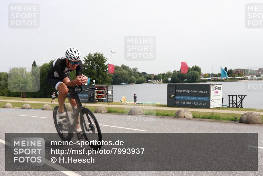 21.06.2025 - 27. Vierlanden-Triathlon H.Heesch http://msf.ph/oto/7993937 15.06.2025 11:19:31 Radfahren 172, 784, 786 meine-sportfotos.de