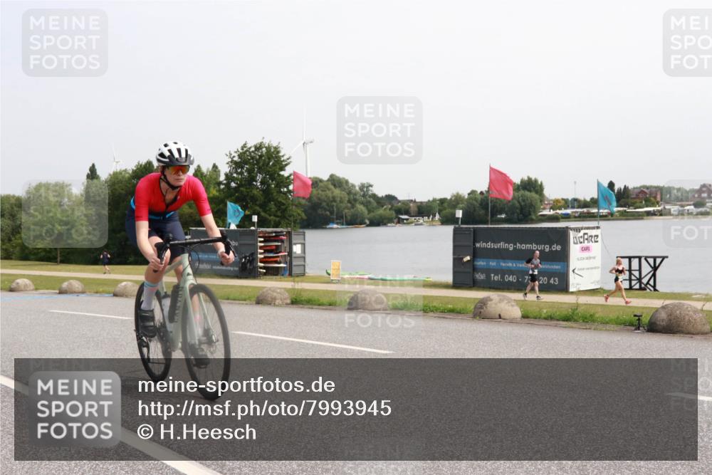 21.06.2025 - 27. Vierlanden-Triathlon H.Heesch http://msf.ph/oto/7993945 15.06.2025 11:19:40 Radfahren 205 meine-sportfotos.de