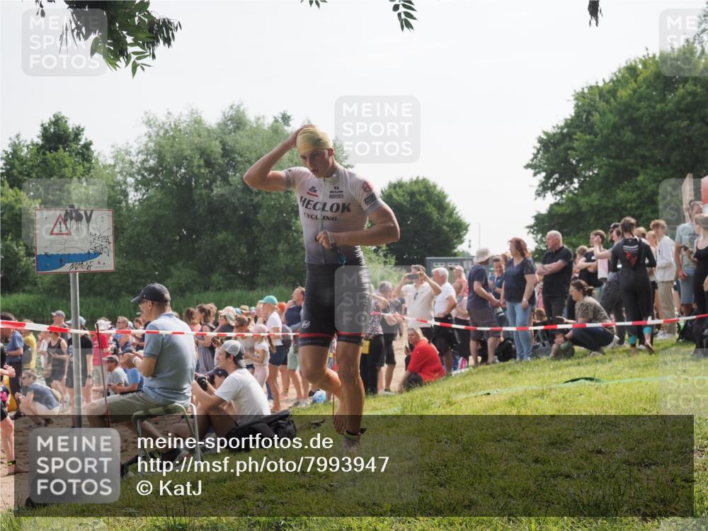 15.06.2025 - 27. Vierlanden-Triathlon KatJ http://msf.ph/oto/7993947 15.06.2025 09:54:33 Schwimmen 253, 255, 261, 262, 318, 342, 354 meine-sportfotos.de