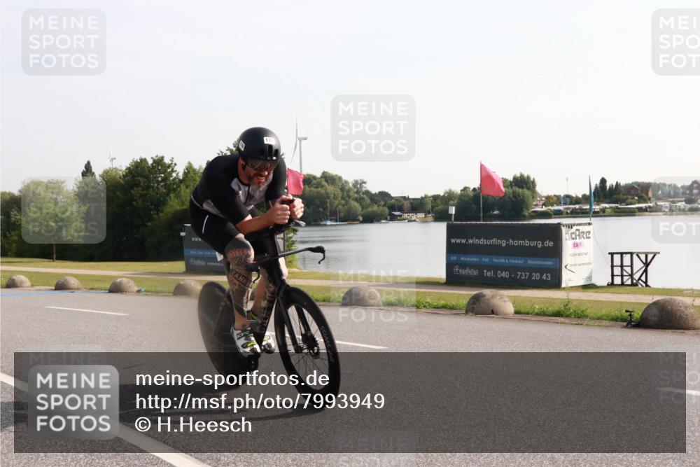 15.06.2025 - 27. Vierlanden-Triathlon H.Heesch http://msf.ph/oto/7993949 15.06.2025 09:02:39 Radfahren 133, 169, 178 meine-sportfotos.de