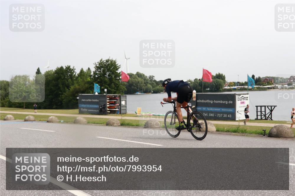 21.06.2025 - 27. Vierlanden-Triathlon H.Heesch http://msf.ph/oto/7993954 15.06.2025 11:19:40 Radfahren 205 meine-sportfotos.de