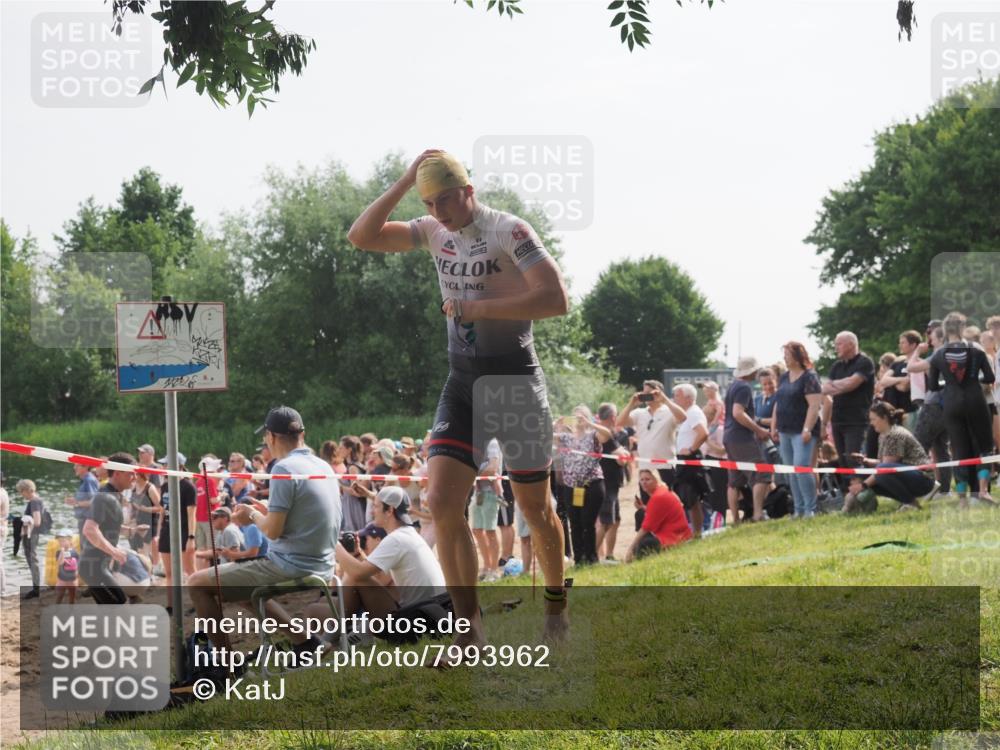 15.06.2025 - 27. Vierlanden-Triathlon KatJ http://msf.ph/oto/7993962 15.06.2025 09:54:33 Schwimmen 253, 255, 261, 262, 318, 342, 354 meine-sportfotos.de