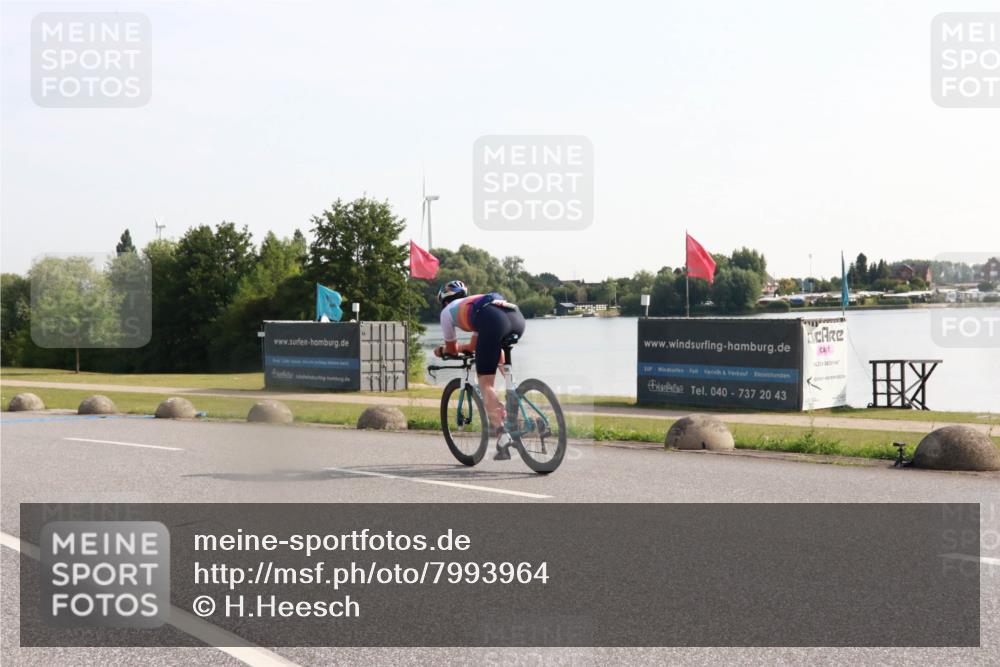 15.06.2025 - 27. Vierlanden-Triathlon H.Heesch http://msf.ph/oto/7993964 15.06.2025 09:02:50 Radfahren 225 meine-sportfotos.de