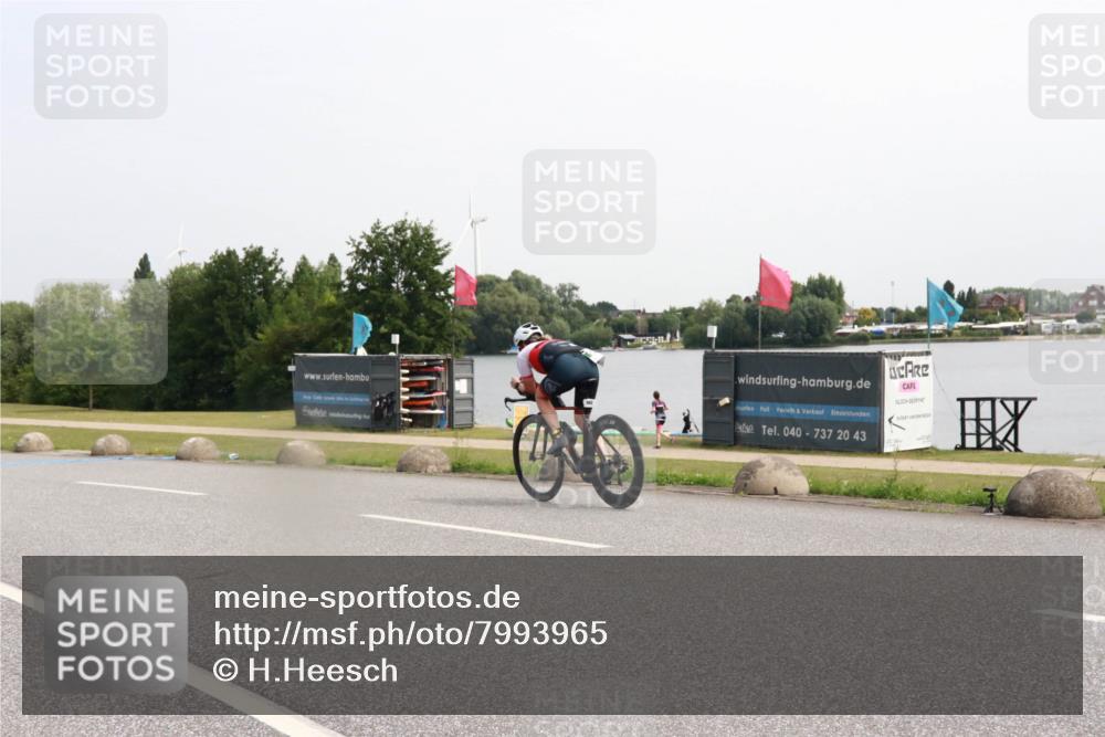 21.06.2025 - 27. Vierlanden-Triathlon H.Heesch http://msf.ph/oto/7993965 15.06.2025 11:19:53 Radfahren 196, 982 meine-sportfotos.de