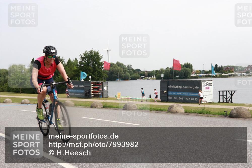 21.06.2025 - 27. Vierlanden-Triathlon H.Heesch http://msf.ph/oto/7993982 15.06.2025 11:19:59 Radfahren 251, 772, 982 meine-sportfotos.de