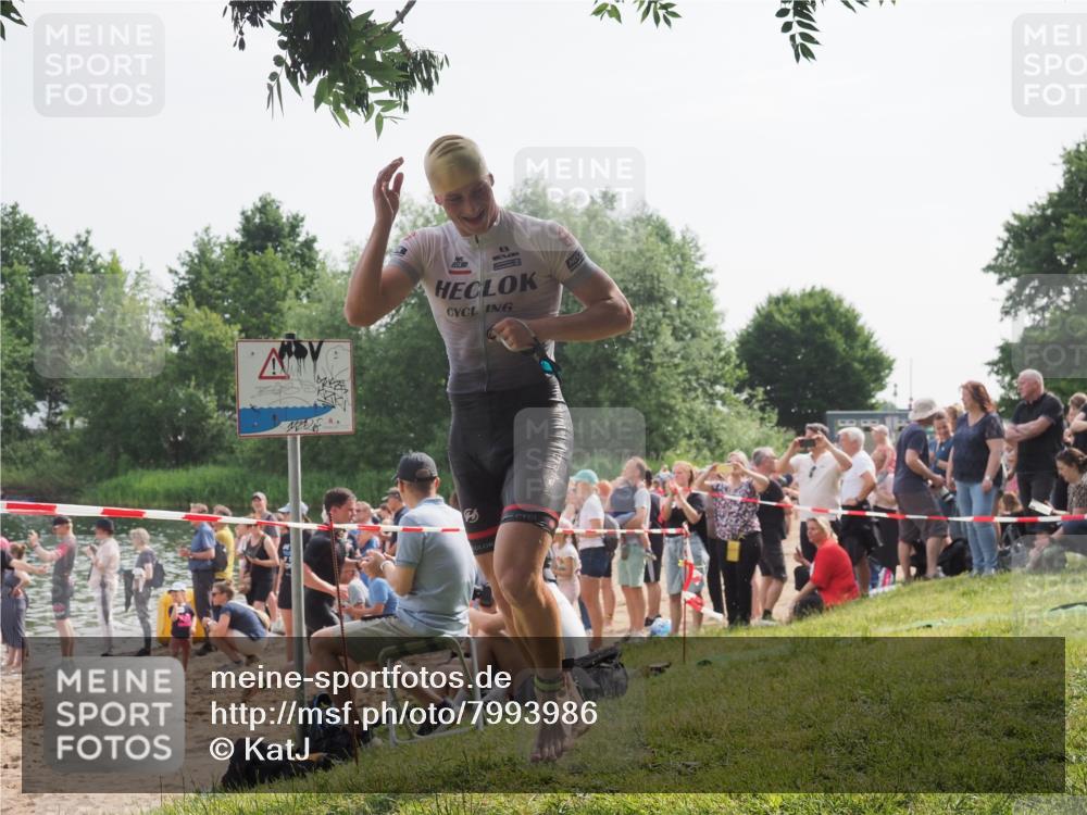 15.06.2025 - 27. Vierlanden-Triathlon KatJ http://msf.ph/oto/7993986 15.06.2025 09:54:33 Schwimmen 253, 255, 261, 262, 318, 342, 354 meine-sportfotos.de