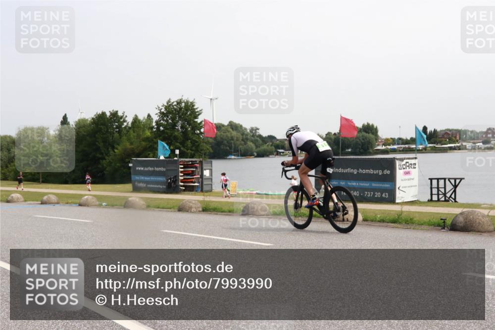 21.06.2025 - 27. Vierlanden-Triathlon H.Heesch http://msf.ph/oto/7993990 15.06.2025 11:20:02 Radfahren 251, 772, 811 meine-sportfotos.de