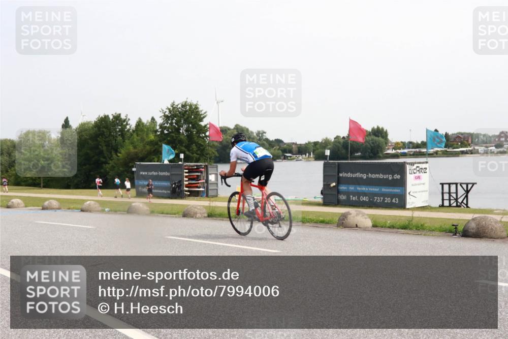 21.06.2025 - 27. Vierlanden-Triathlon H.Heesch http://msf.ph/oto/7994006 15.06.2025 11:20:08 Radfahren 3, 232, 789, 811, 968 meine-sportfotos.de