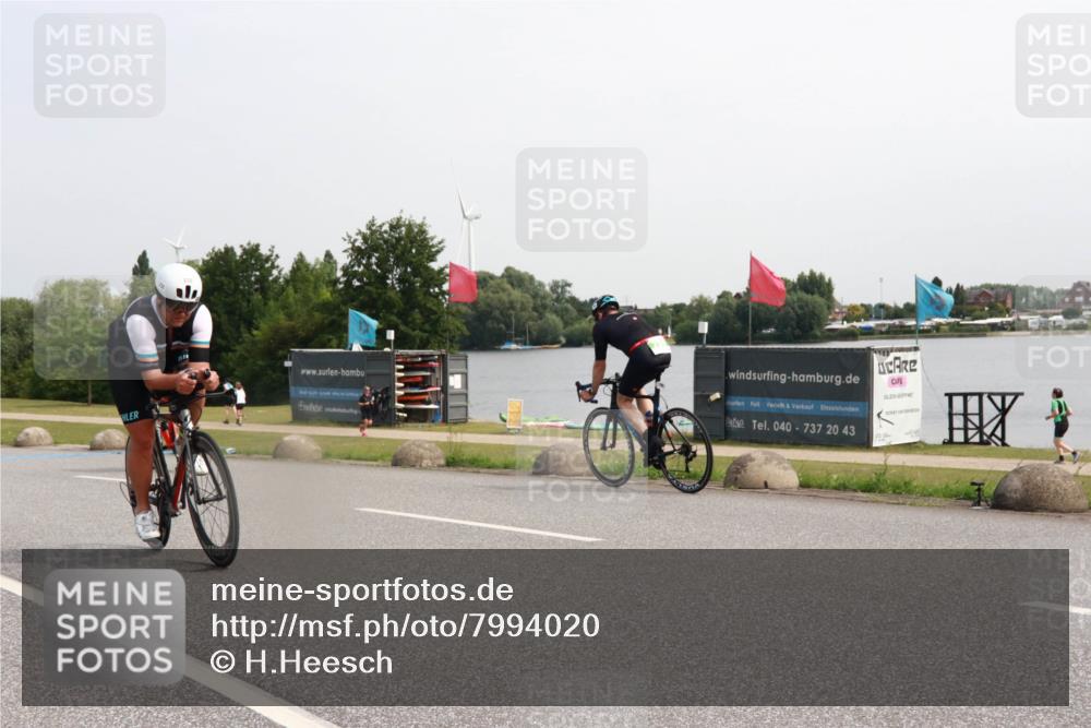 21.06.2025 - 27. Vierlanden-Triathlon H.Heesch http://msf.ph/oto/7994020 15.06.2025 11:20:08 Radfahren 3, 232, 789, 811, 968 meine-sportfotos.de
