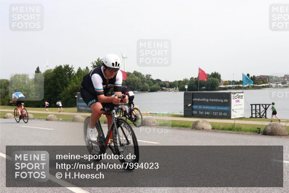 21.06.2025 - 27. Vierlanden-Triathlon H.Heesch http://msf.ph/oto/7994023 15.06.2025 11:20:08 Radfahren 3, 232, 789, 811, 968 meine-sportfotos.de
