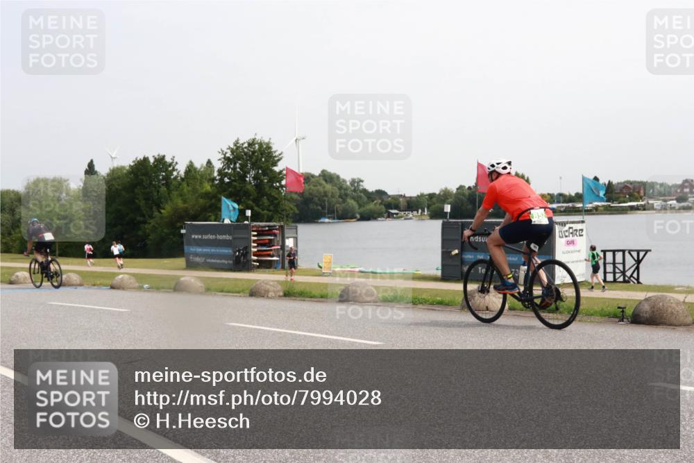 21.06.2025 - 27. Vierlanden-Triathlon H.Heesch http://msf.ph/oto/7994028 15.06.2025 11:20:09 Radfahren 3, 115, 232, 789, 811, 968 meine-sportfotos.de
